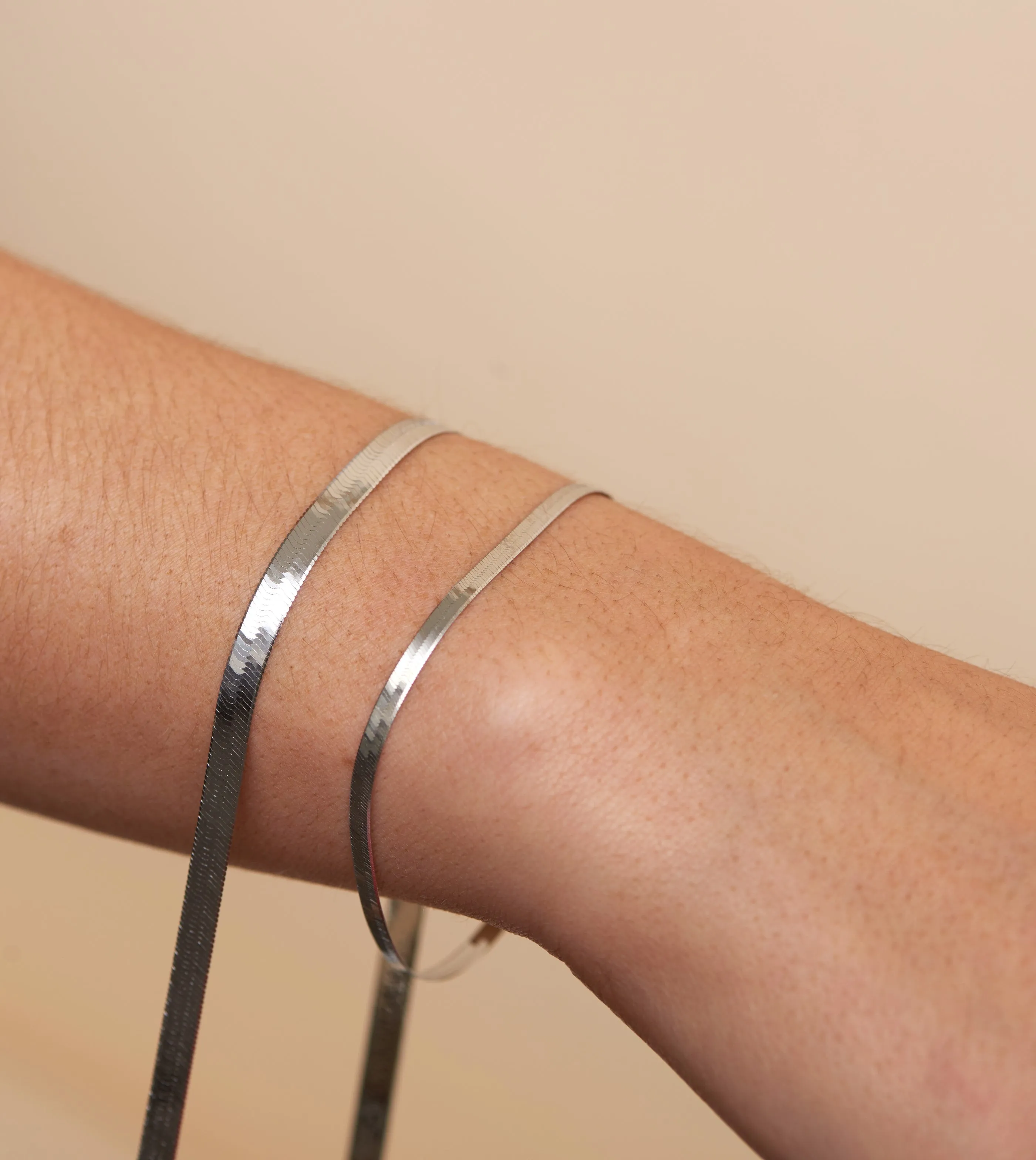 14k White Gold Herringbone Chain Bracelet