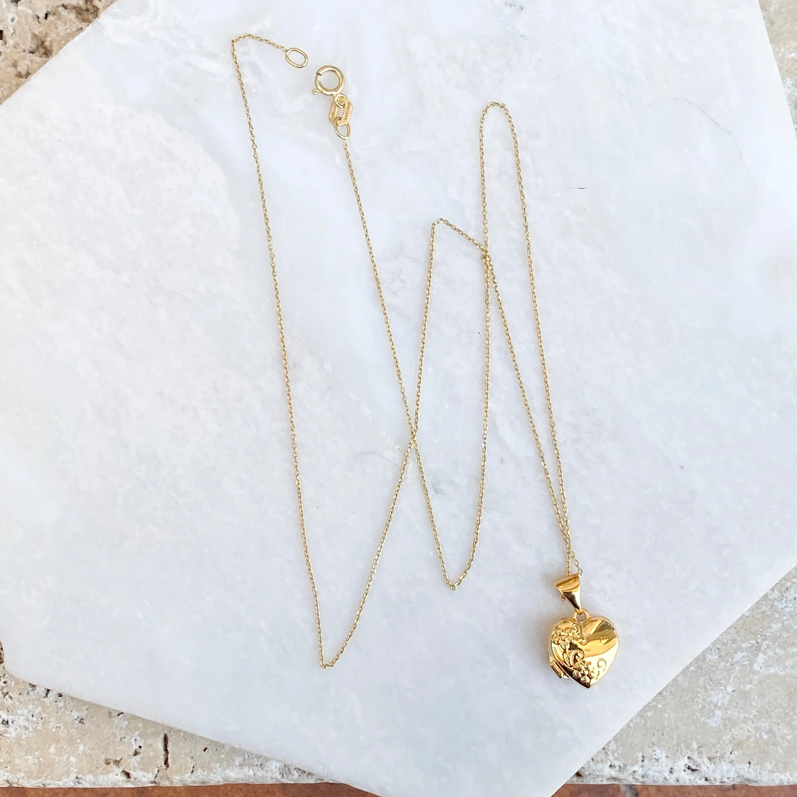 14KT Yellow Gold Floral Heart Locket Pendant Necklace