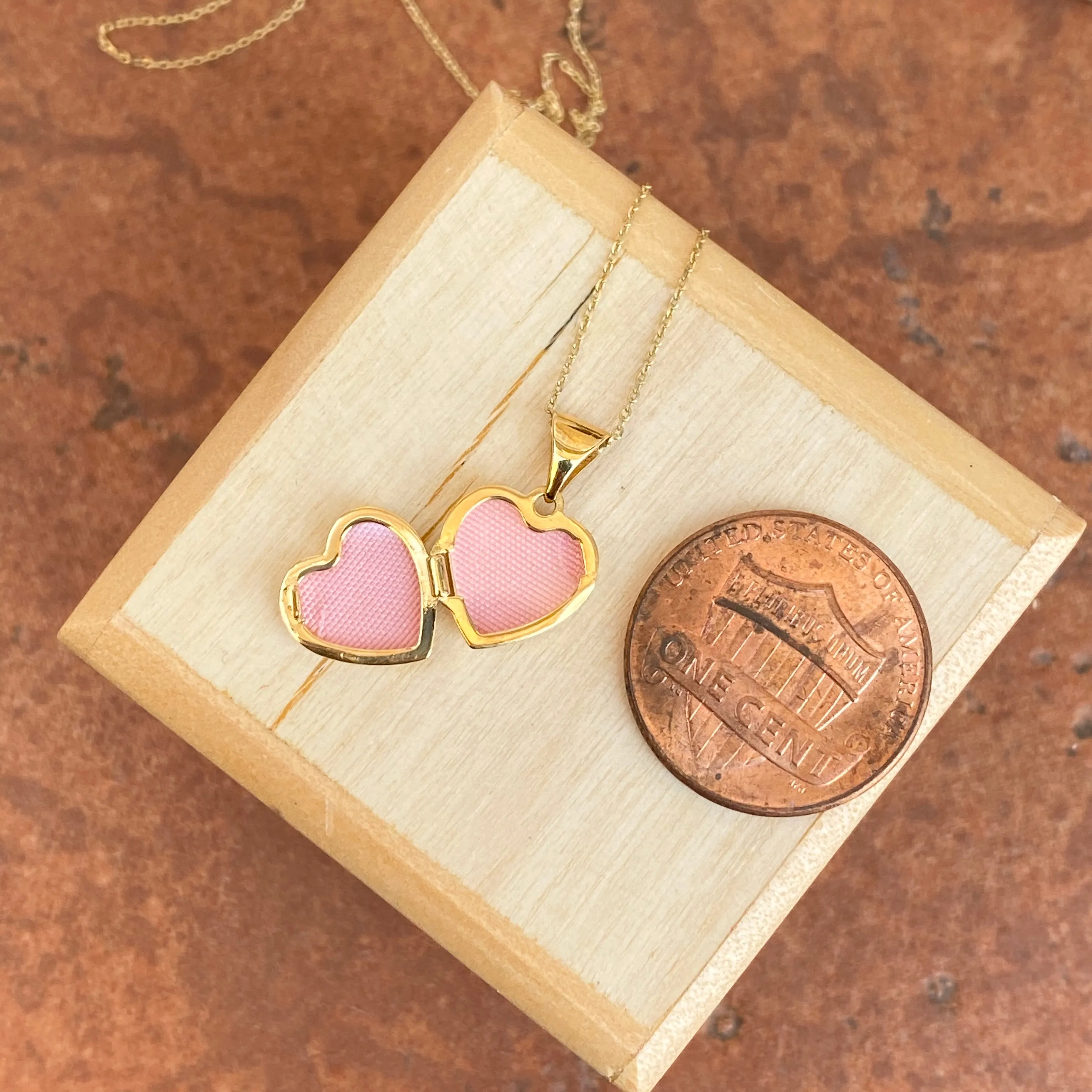 14KT Yellow Gold Floral Heart Locket Pendant Necklace