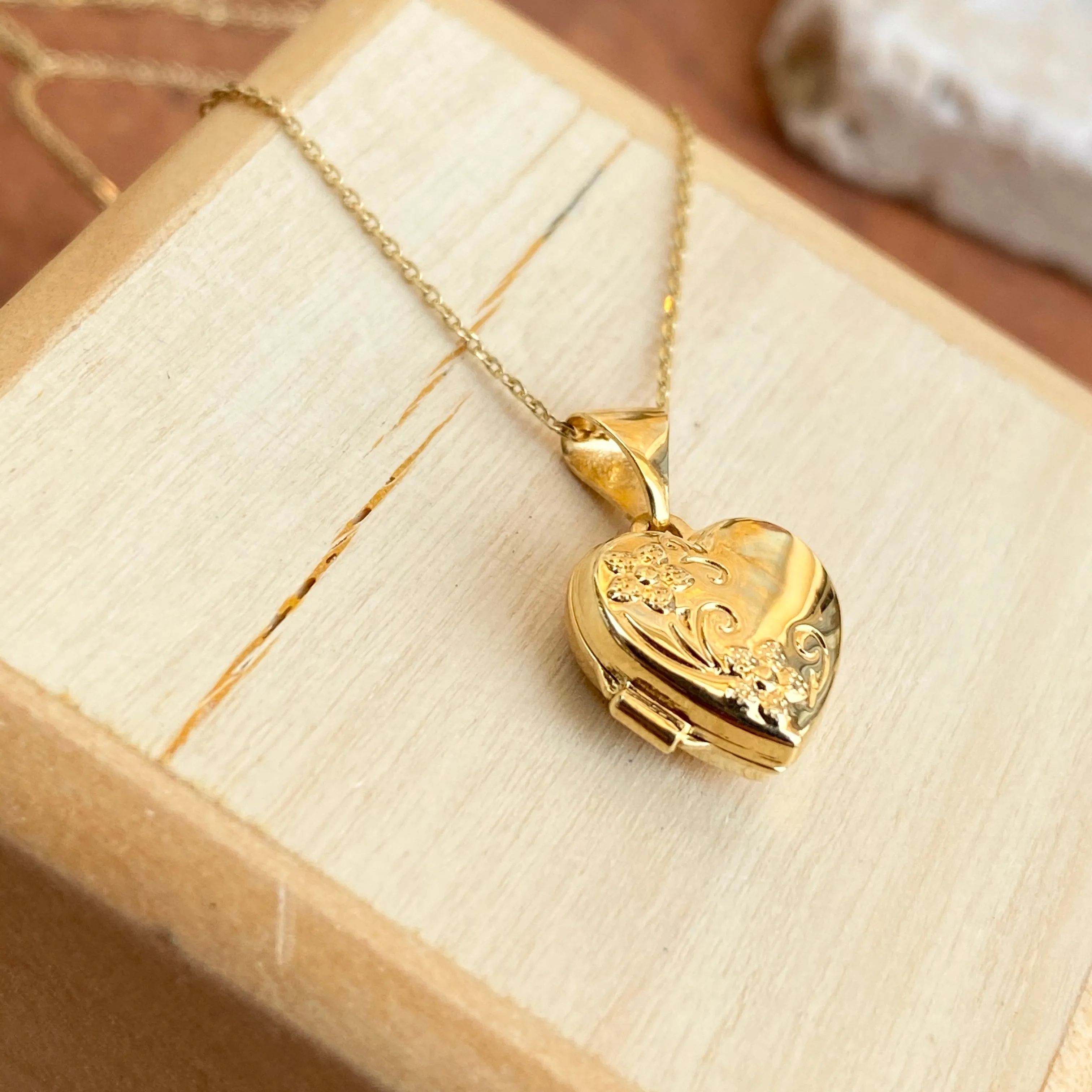 14KT Yellow Gold Floral Heart Locket Pendant Necklace