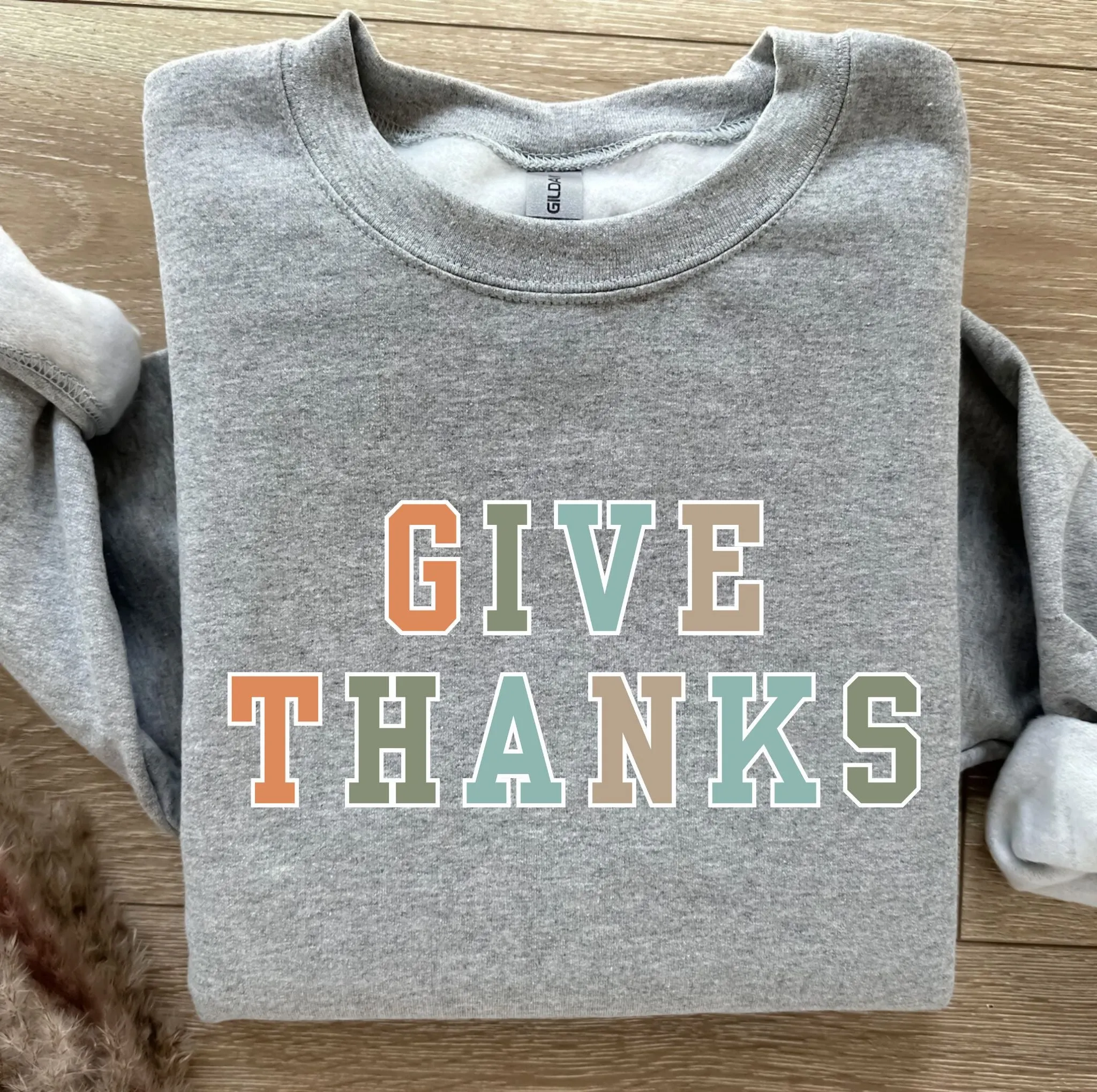 Give Thanks Women's Graphic Sweatshirt
