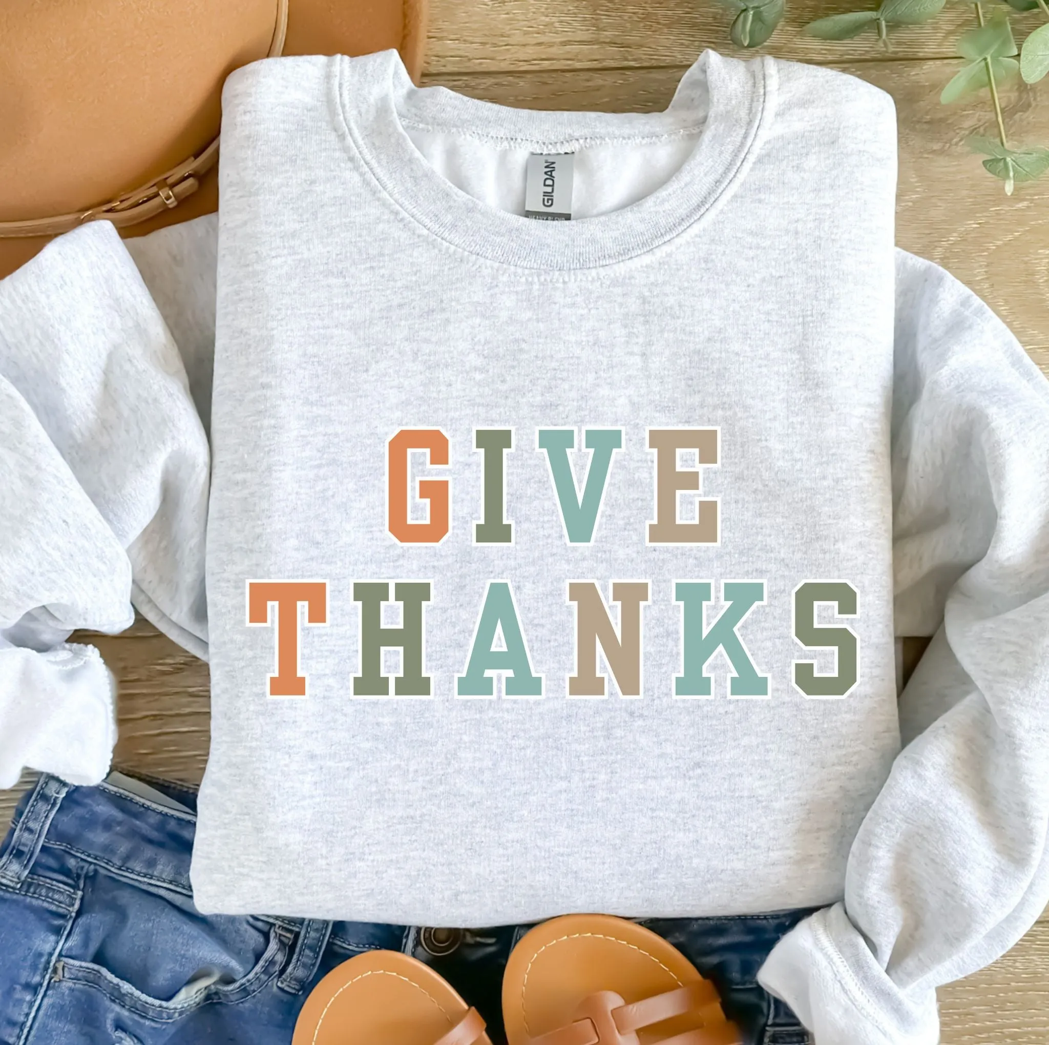 Give Thanks Women's Graphic Sweatshirt
