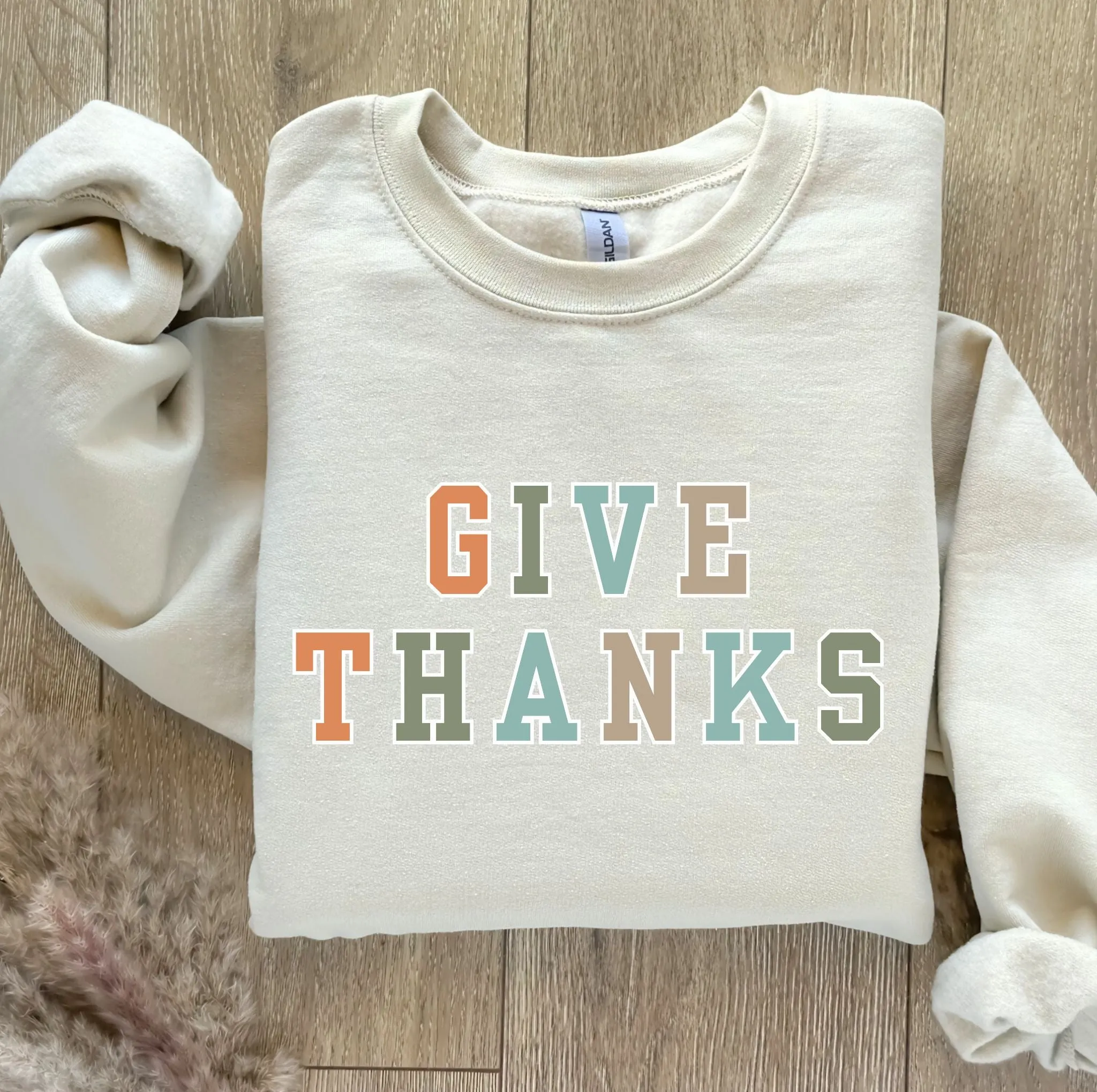 Give Thanks Women's Graphic Sweatshirt