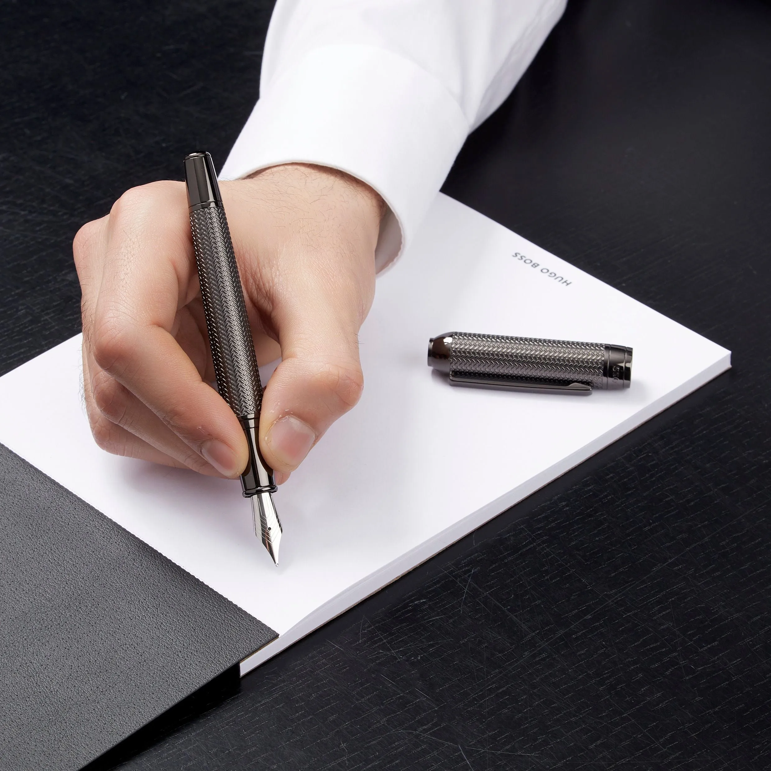 HUGO BOSS HSI4652D - Fountain pen Elemental Gun