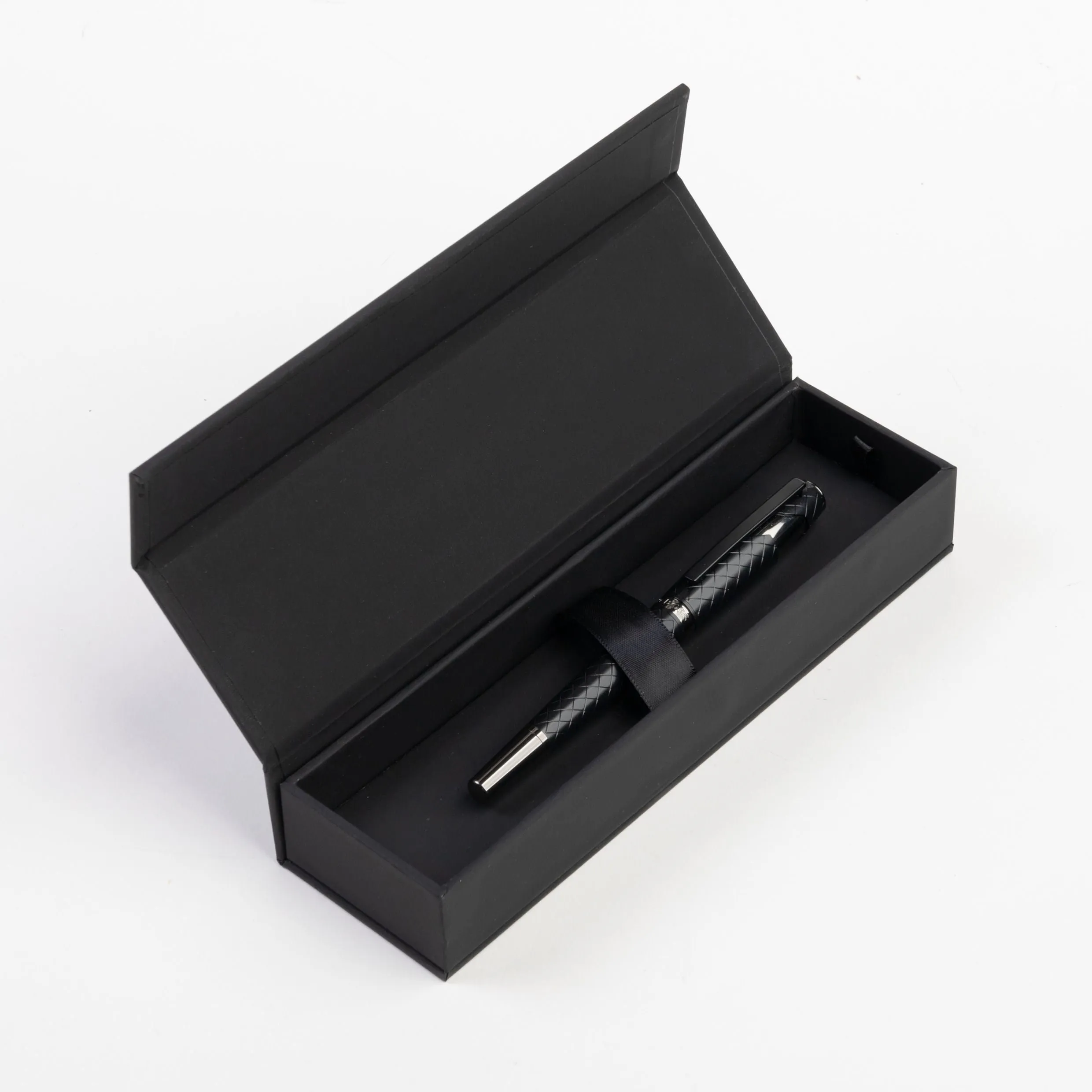 HUGO BOSS HSS2522A-Fountain pen Chevron Black