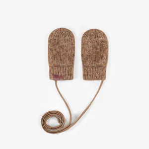 Mitaines brunes en maille avec cordon d’attache, bébé || Brown knitted mittens with a drawstring, baby