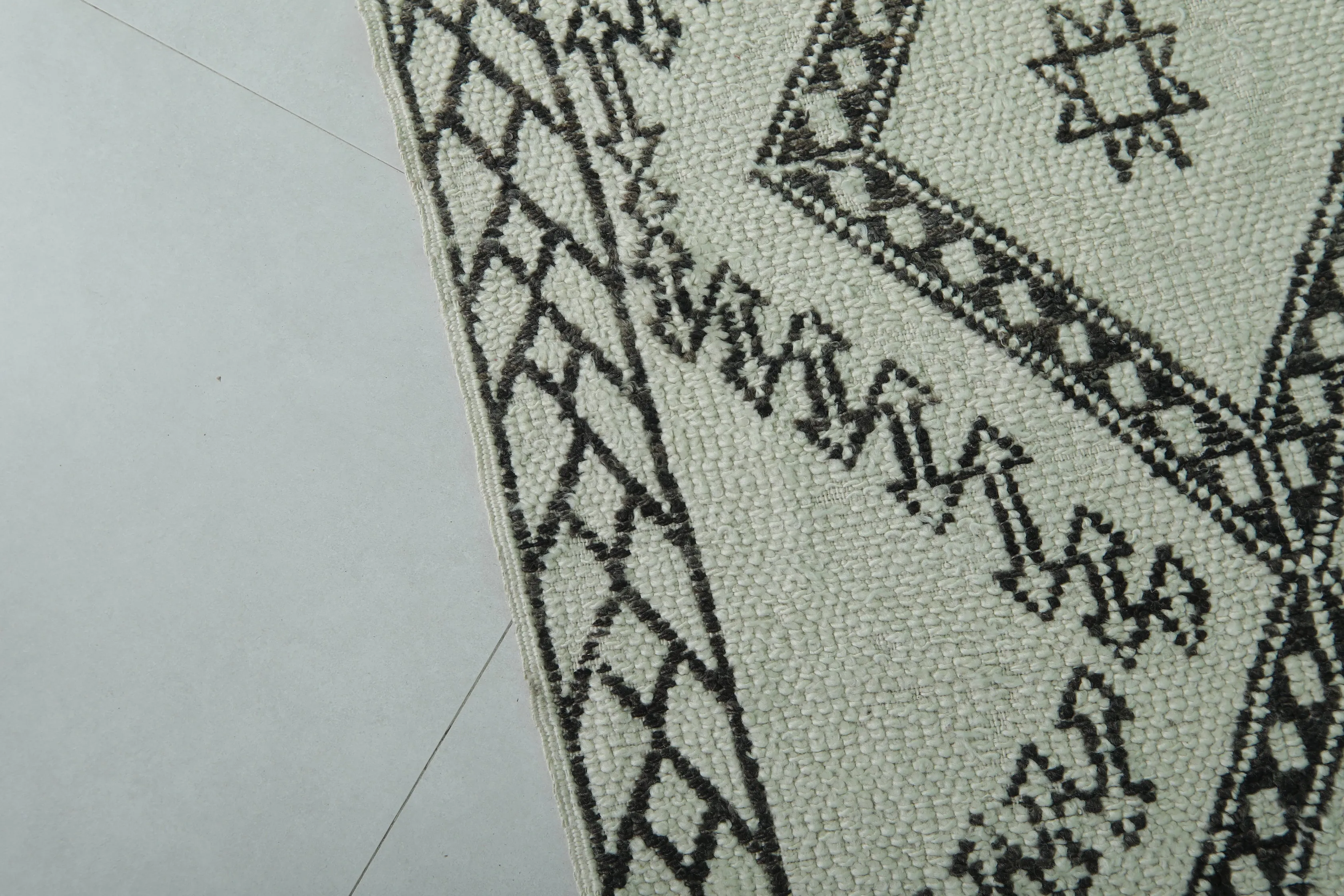 Moroccan Rug 5.6 x 8.8 ft - Black and White Geometric Design
