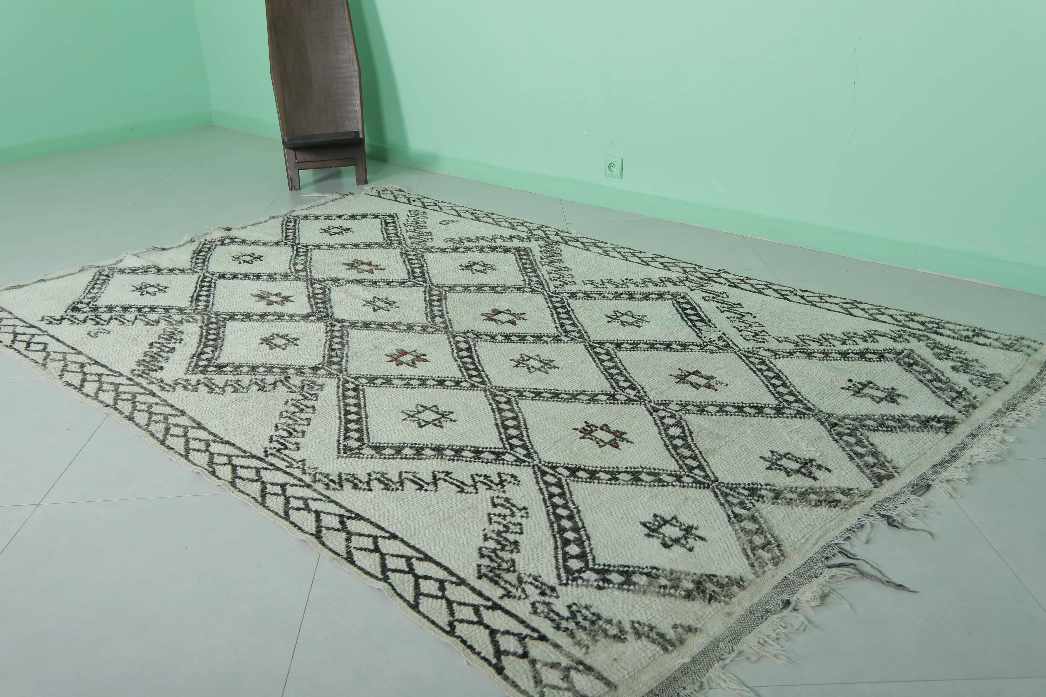 Moroccan Rug 5.6 x 8.8 ft - Black and White Geometric Design