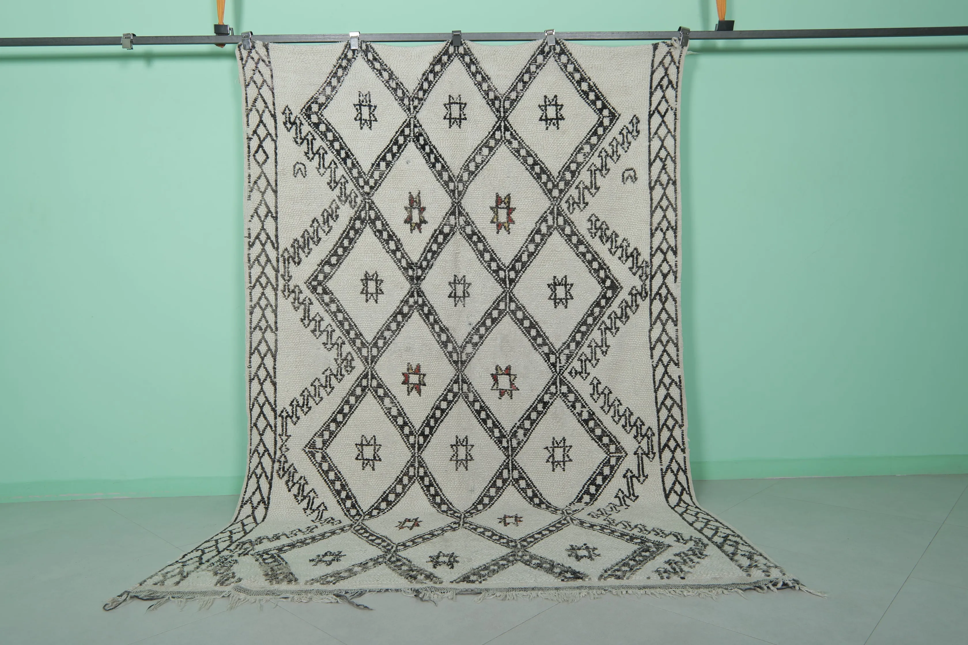 Moroccan Rug 5.6 x 8.8 ft - Black and White Geometric Design