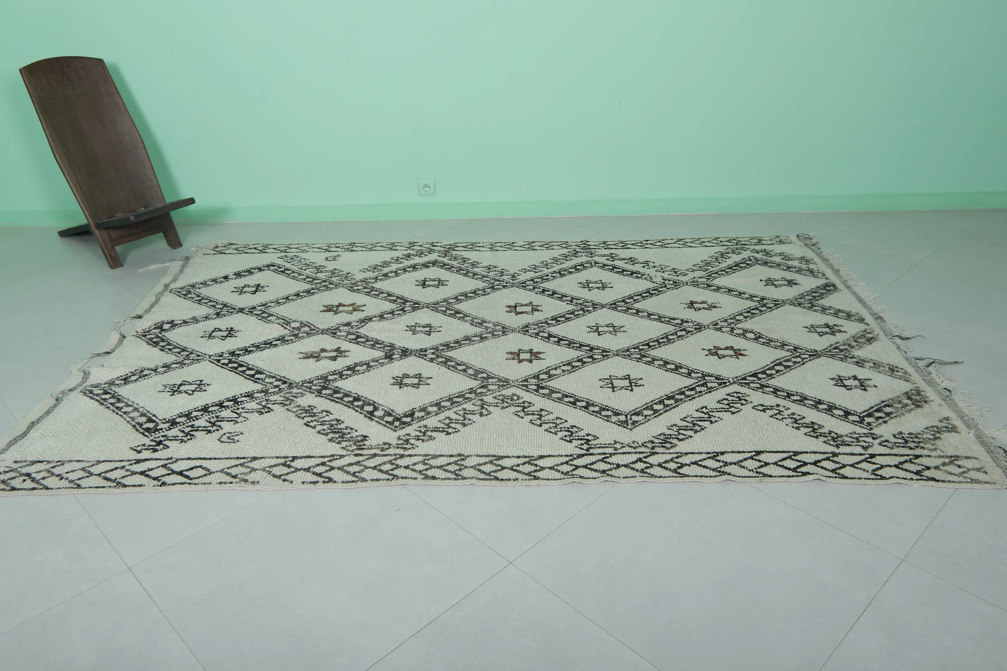Moroccan Rug 5.6 x 8.8 ft - Black and White Geometric Design