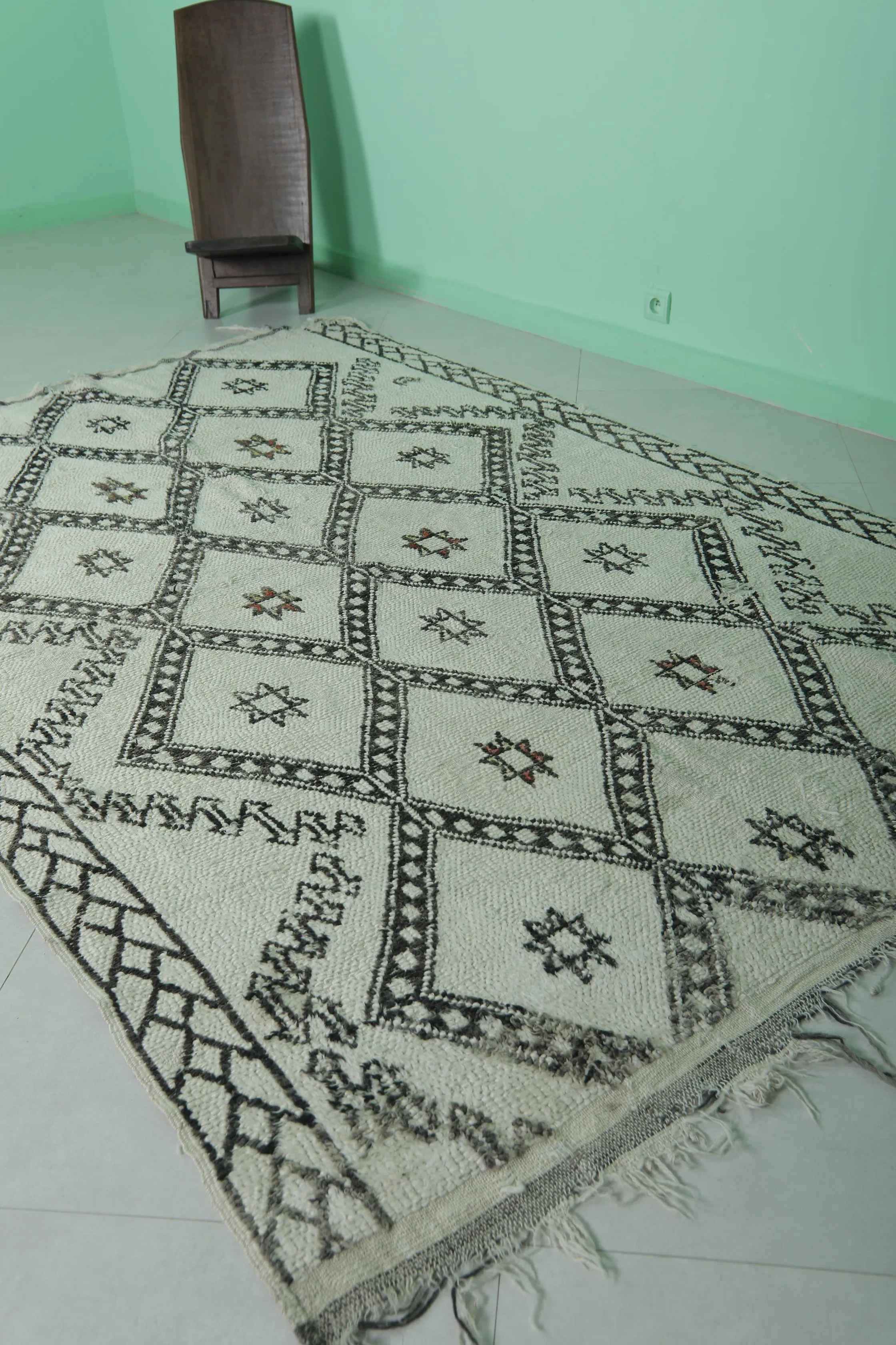 Moroccan Rug 5.6 x 8.8 ft - Black and White Geometric Design