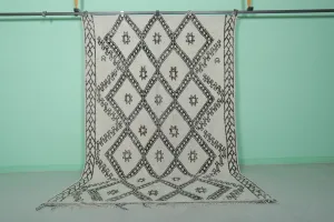Moroccan Rug 5.6 x 8.8 ft - Black and White Geometric Design