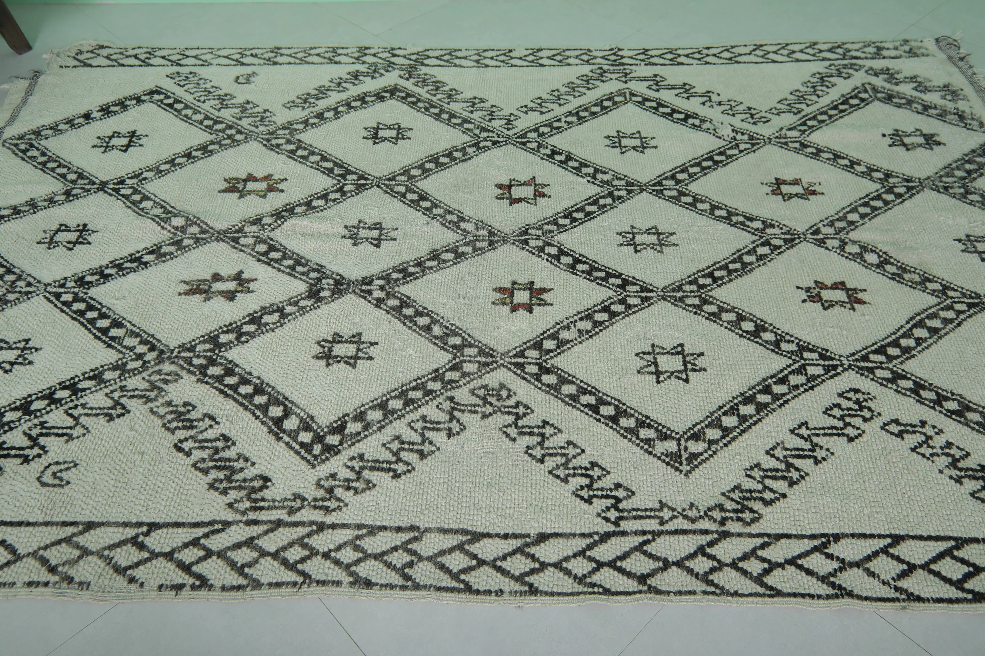 Moroccan Rug 5.6 x 8.8 ft - Black and White Geometric Design