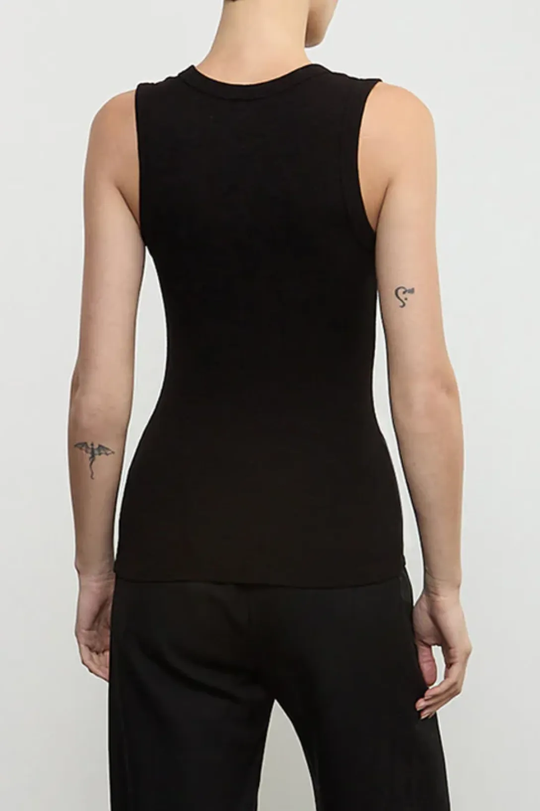 Textured Knit Sleeveless U | Black