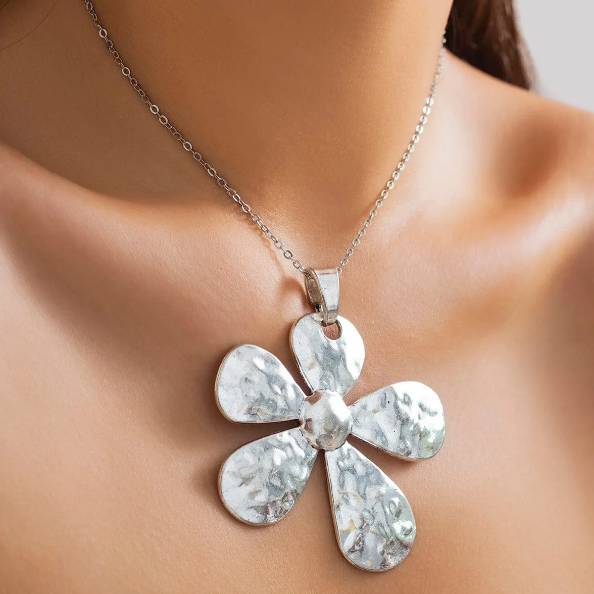 Trendy Five-Pedal Flower Cable Chain Necklace