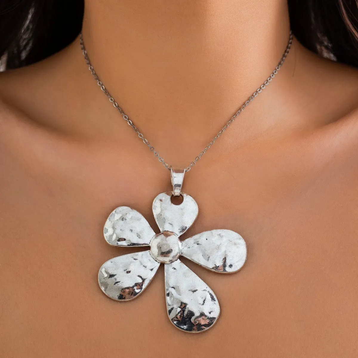 Trendy Five-Pedal Flower Cable Chain Necklace