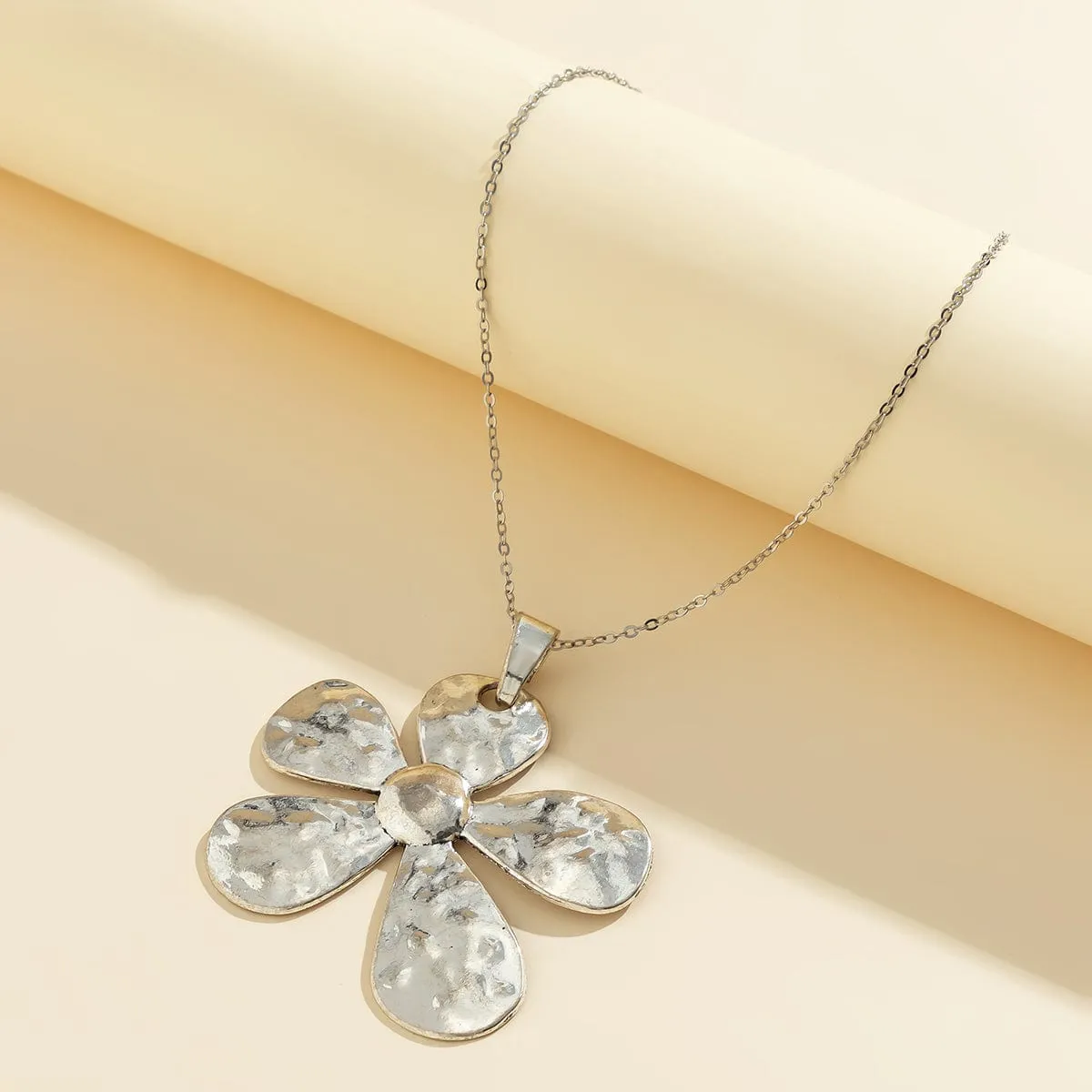Trendy Five-Pedal Flower Cable Chain Necklace