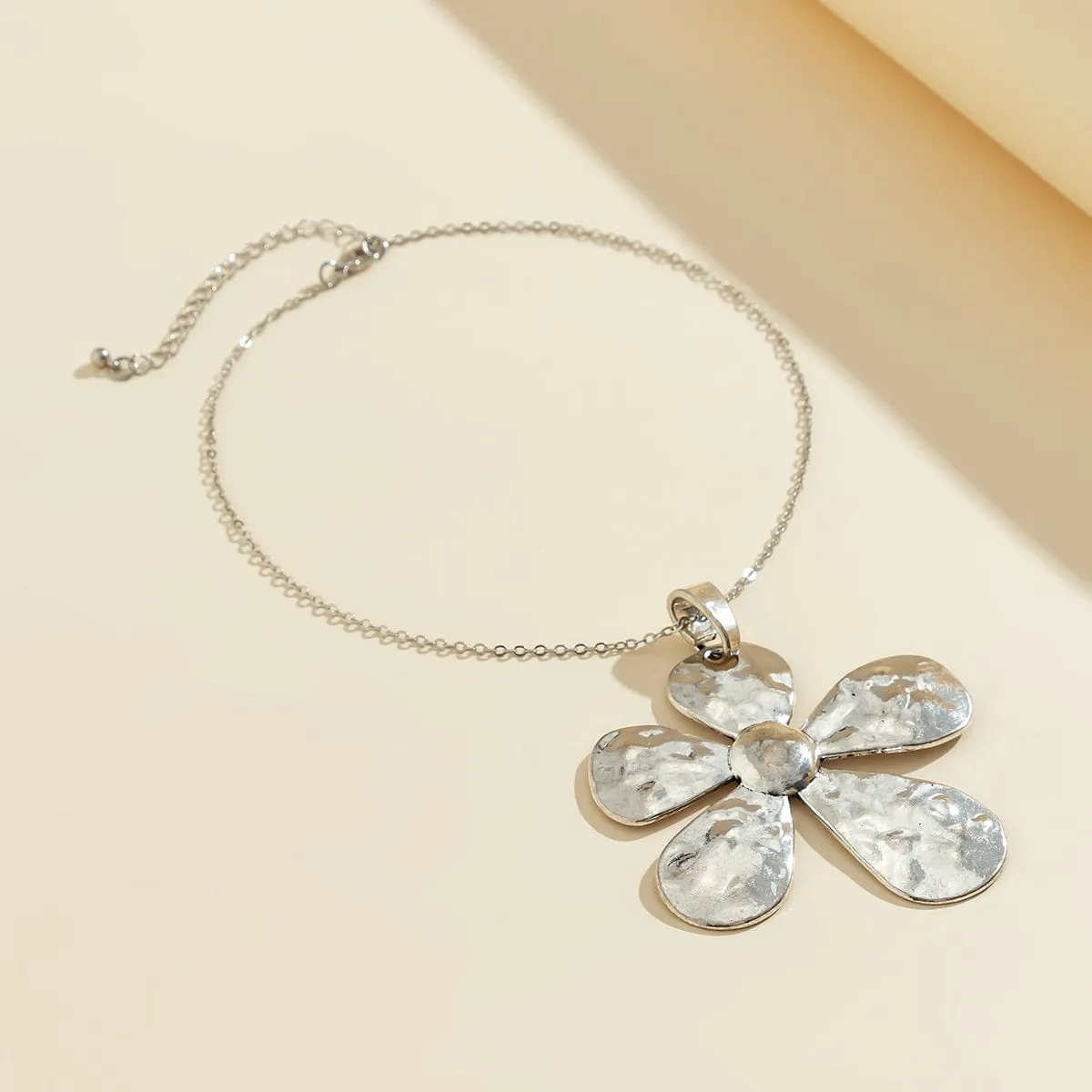 Trendy Five-Pedal Flower Cable Chain Necklace